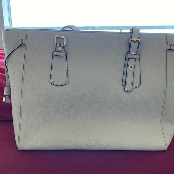 MK. Micheal Kors Voyager LOGO tote bag. - Picture 3 of 8